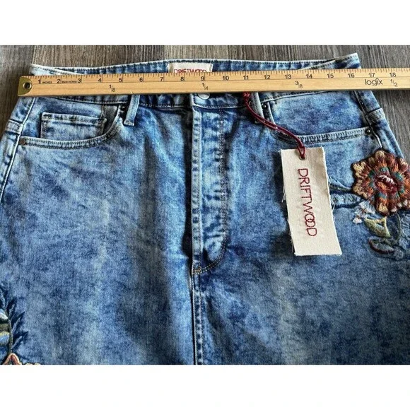 Driftwood Stef Embroidered Floral Blue Denim Jean Skirt Women’s Size 30 NWT - Picture 5 of 10